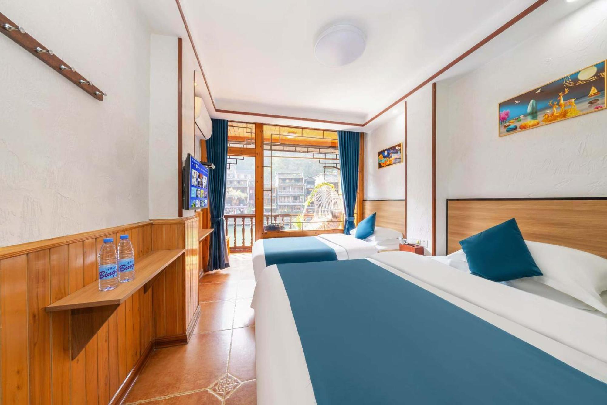 Fenghuang Memory Linjiang Inn Bagian luar foto