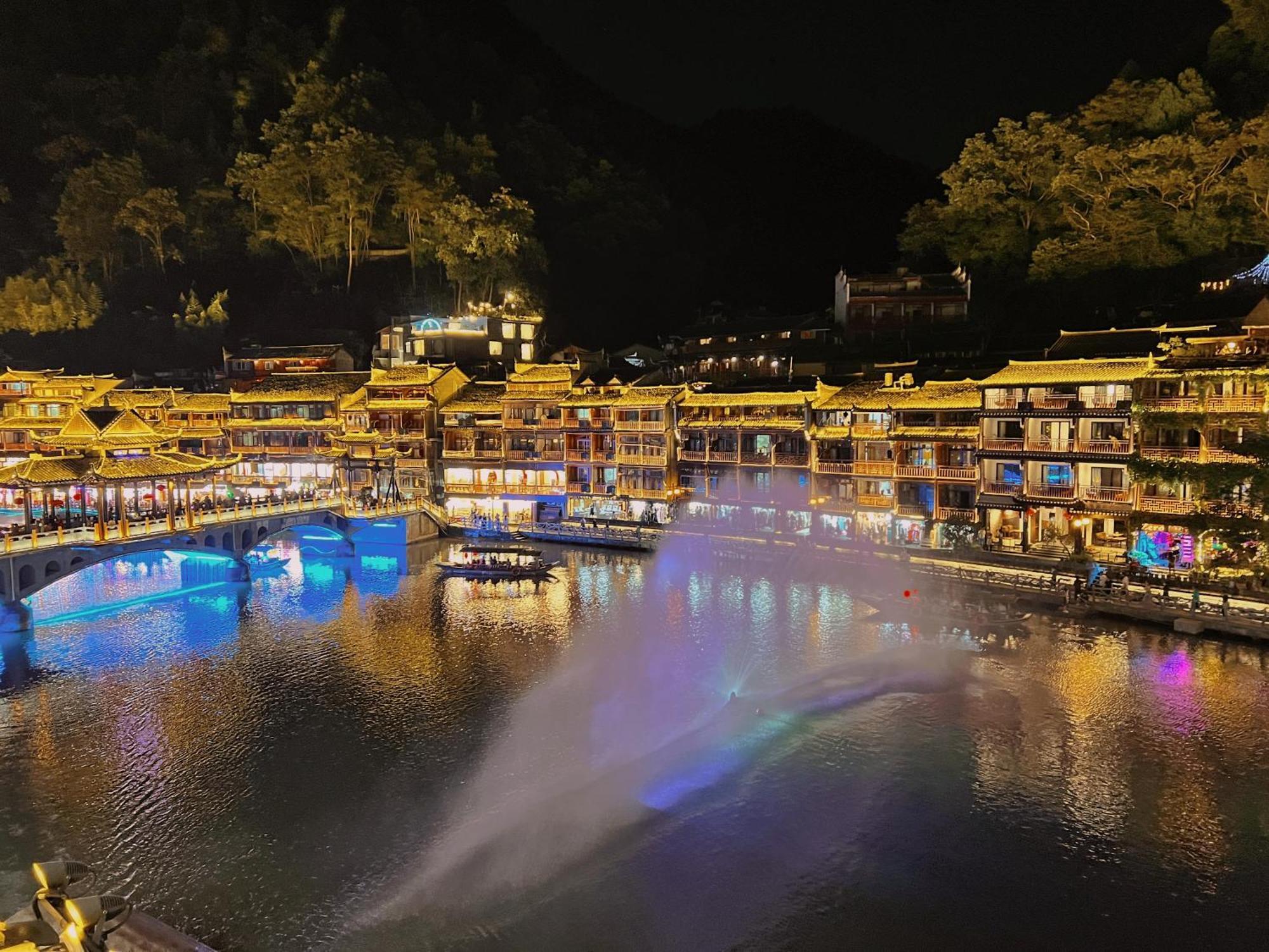 Fenghuang Memory Linjiang Inn Bagian luar foto