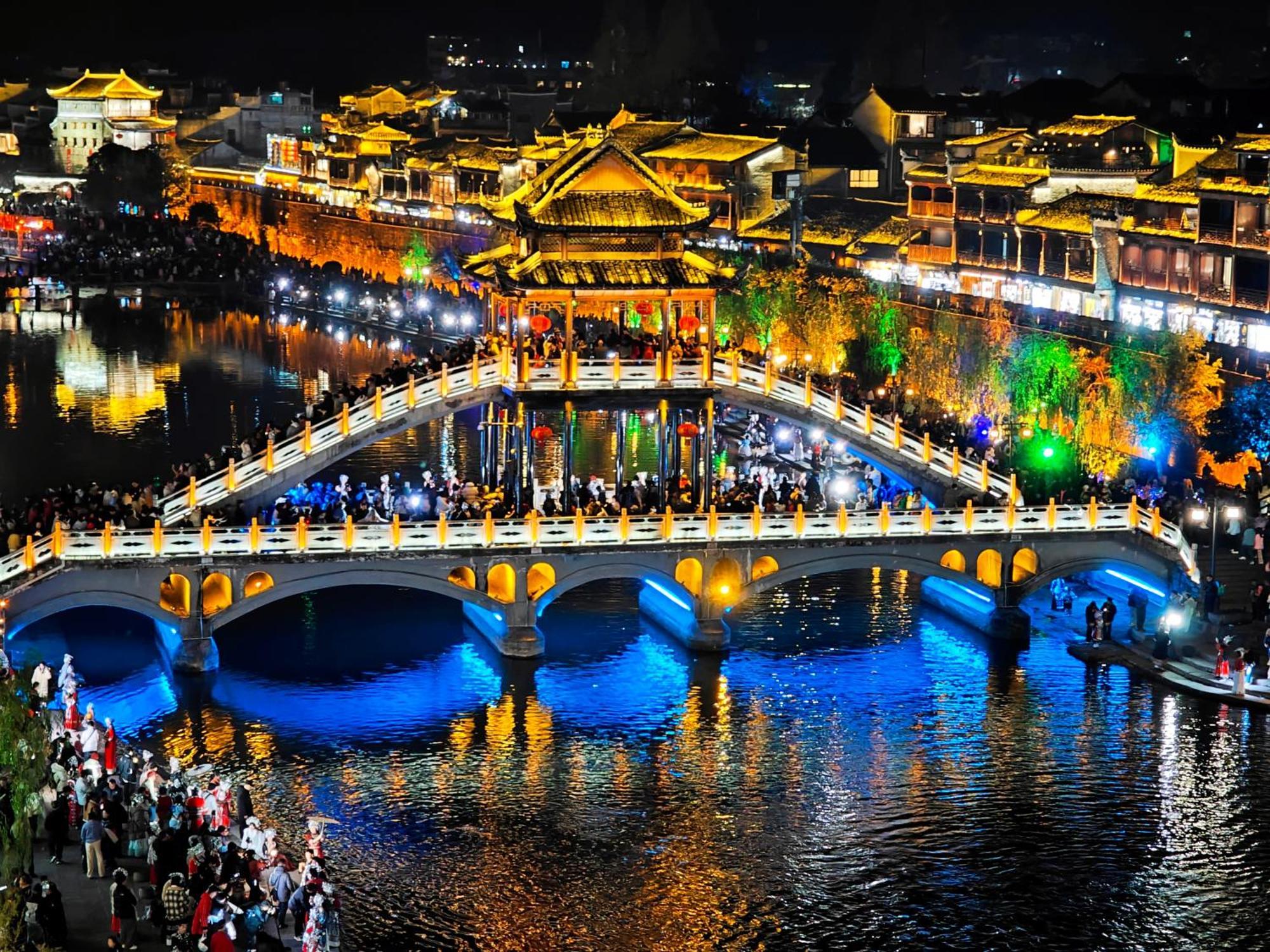 Fenghuang Memory Linjiang Inn Bagian luar foto