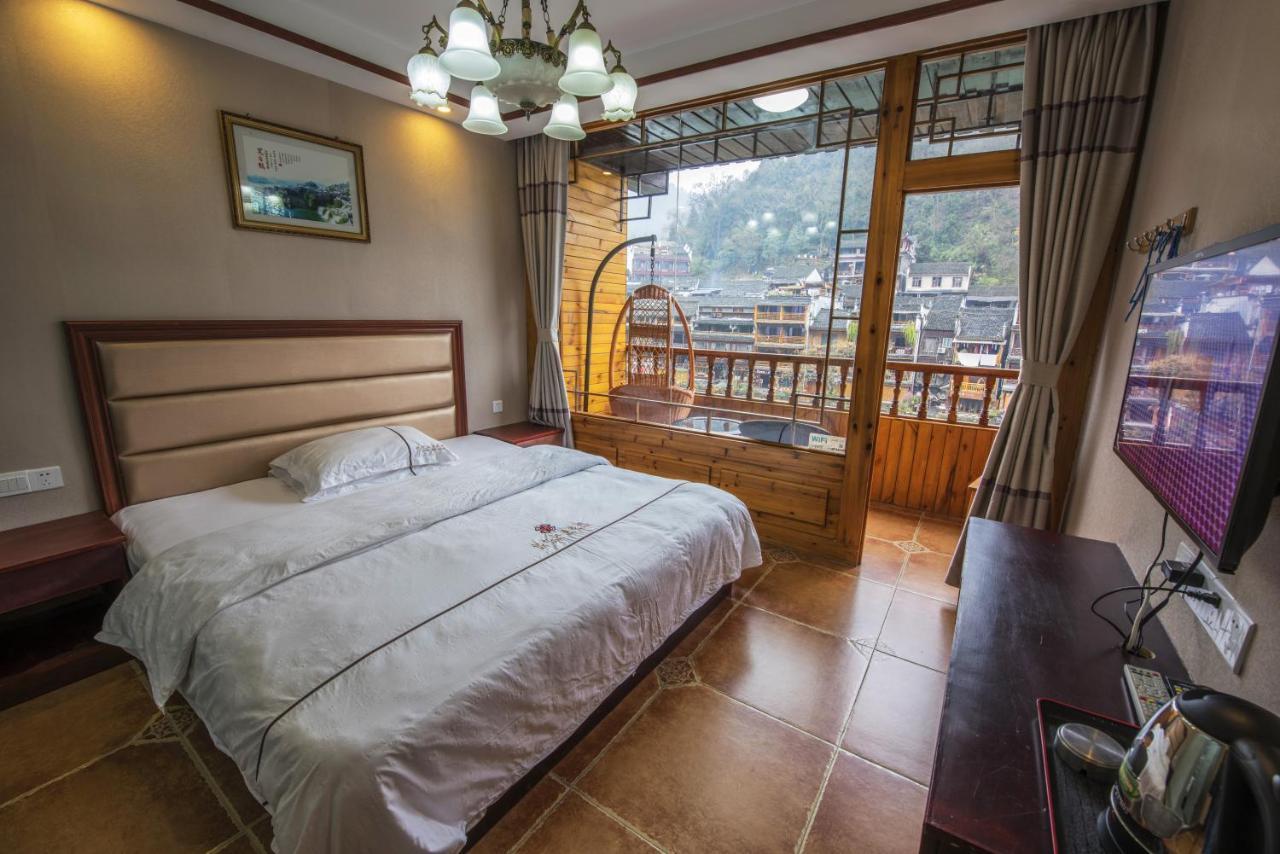 Fenghuang Memory Linjiang Inn Bagian luar foto