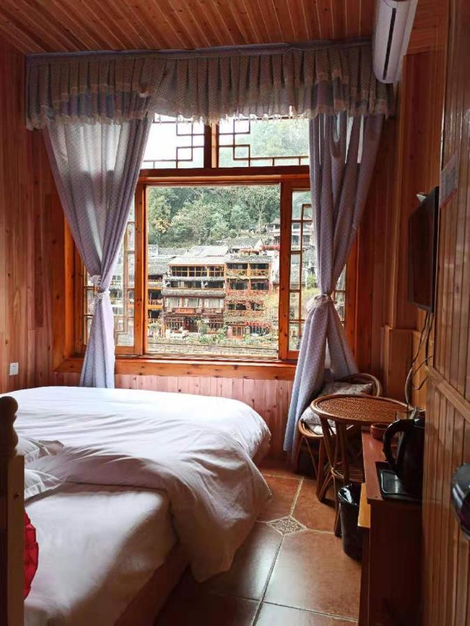 Fenghuang Memory Linjiang Inn Bagian luar foto