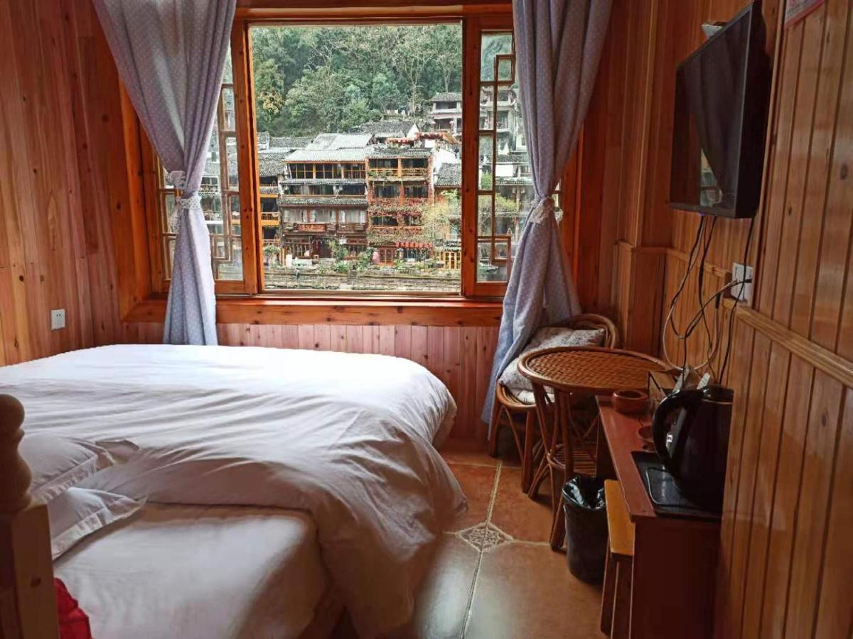 Fenghuang Memory Linjiang Inn Bagian luar foto